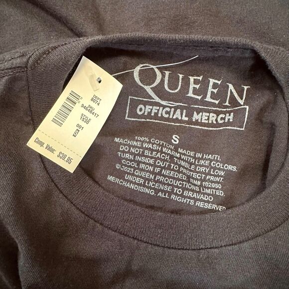 Queen Black Pastel Official Merch Size S Graphic Tee Shirt NWT - Picture 3 of 4